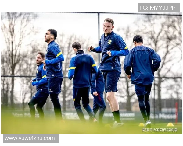 前进鹰与瓦尔韦克的激烈对决揭示足球战术与团队精神的完美结合